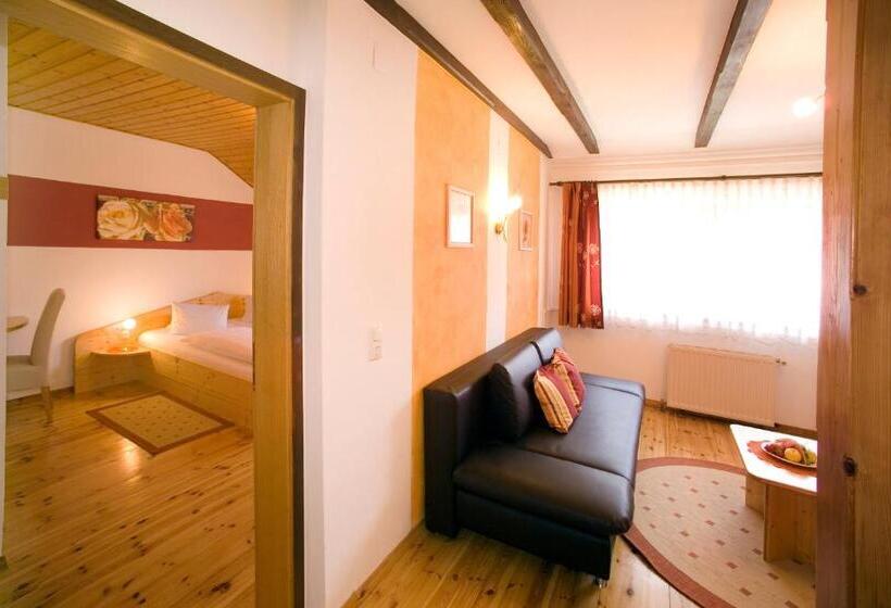 جناح, Pension Fischinger