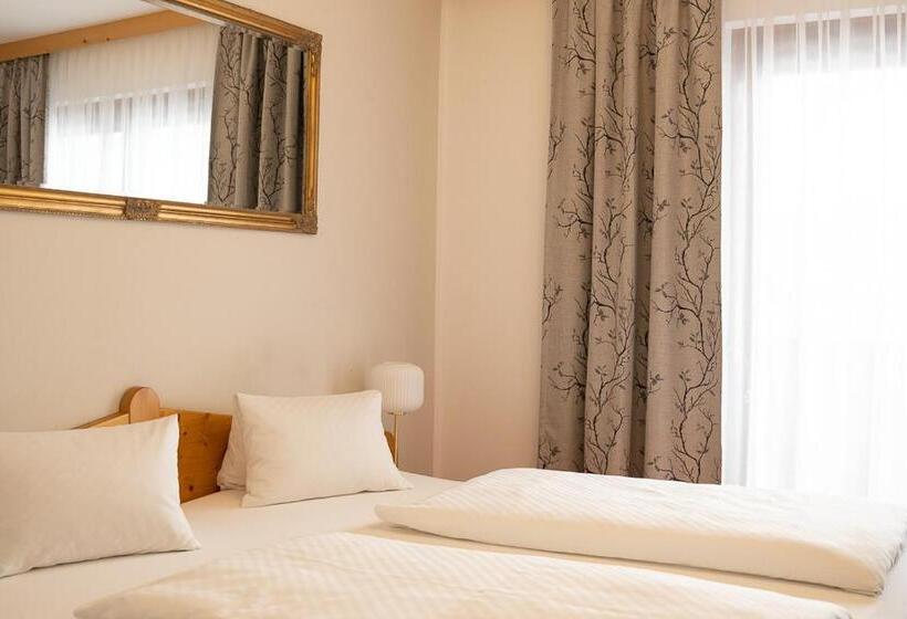 غرفة قياسية مزوَّدة بشُرفة, Pension Fischinger