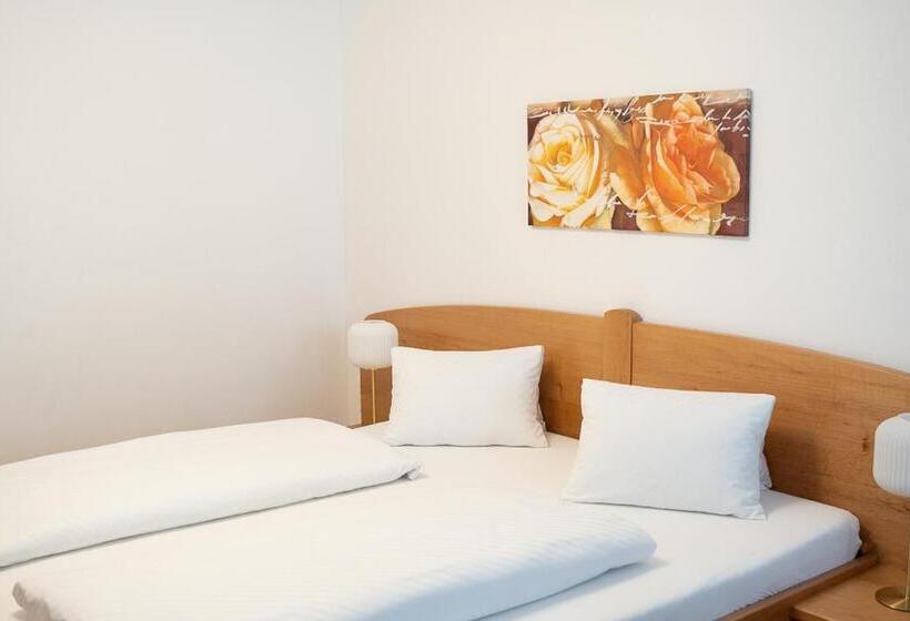 غرفة قياسية مزوَّدة بشُرفة, Pension Fischinger