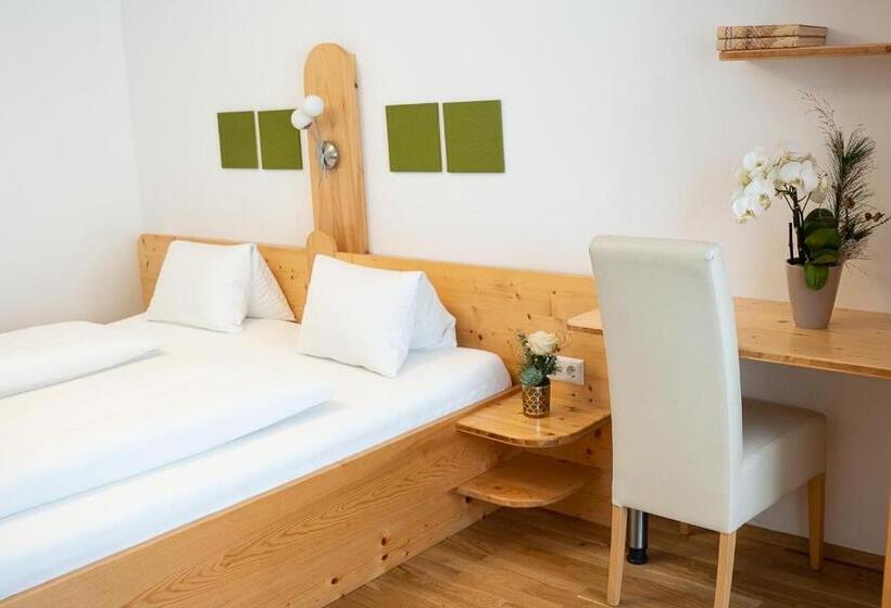 غرفة قياسية مزوَّدة بشُرفة, Pension Fischinger