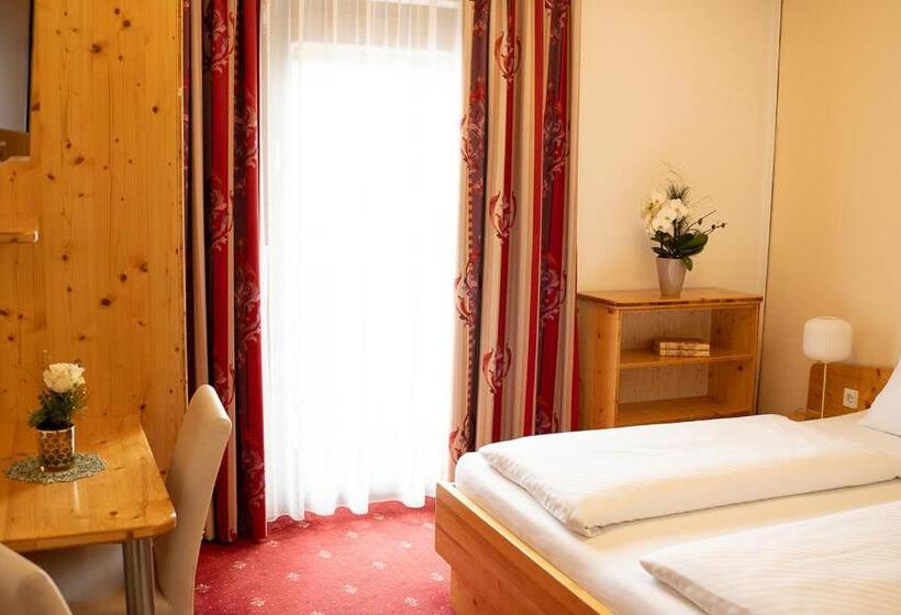 غرفة قياسية مزوَّدة بشُرفة, Pension Fischinger