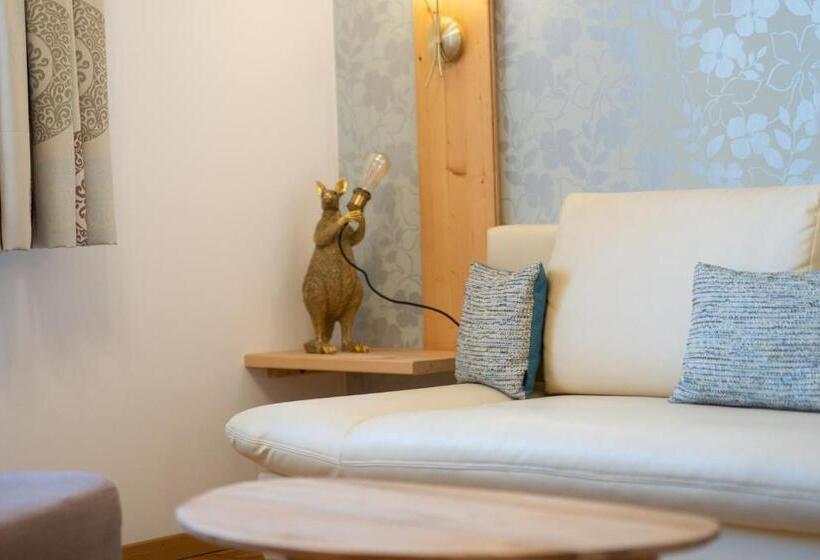 جناح, Pension Fischinger