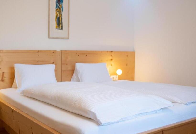 جناح, Pension Fischinger