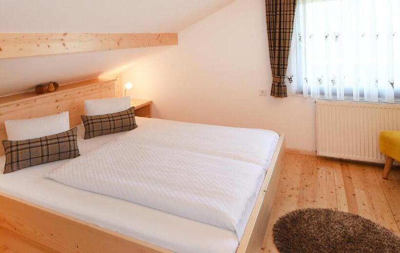 غرفة قياسية, Pension Fischinger