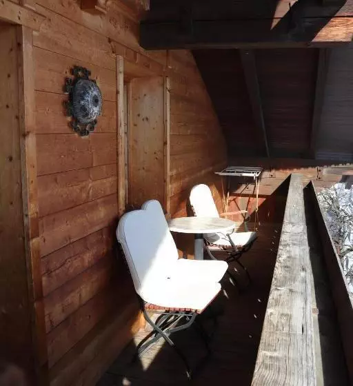 Apartament 2 Dormitoris amb Balconada, Pechhof