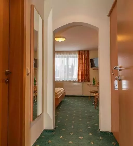 اتاق استاندارد سه نفره, Pension Elisabeth