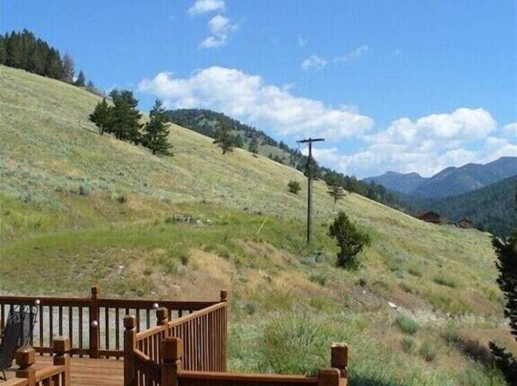 كابينة, Yellowstone Mountain Cabins
