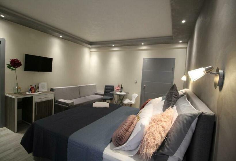 舒适三人间, Sette Stanze