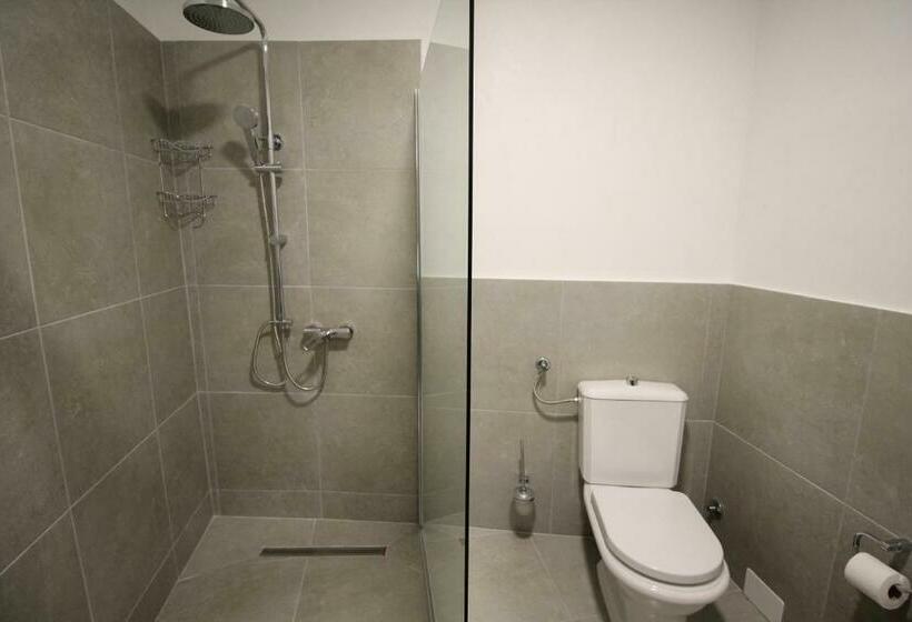 舒适三人间, Sette Stanze