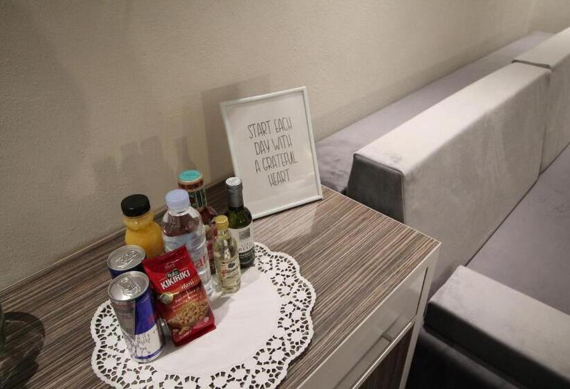 舒适三人间, Sette Stanze