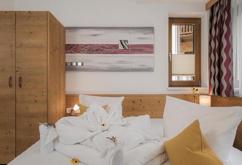 Superior Lejlighed 2 Soveværelser, Apart Central – Premium Mountain&garden