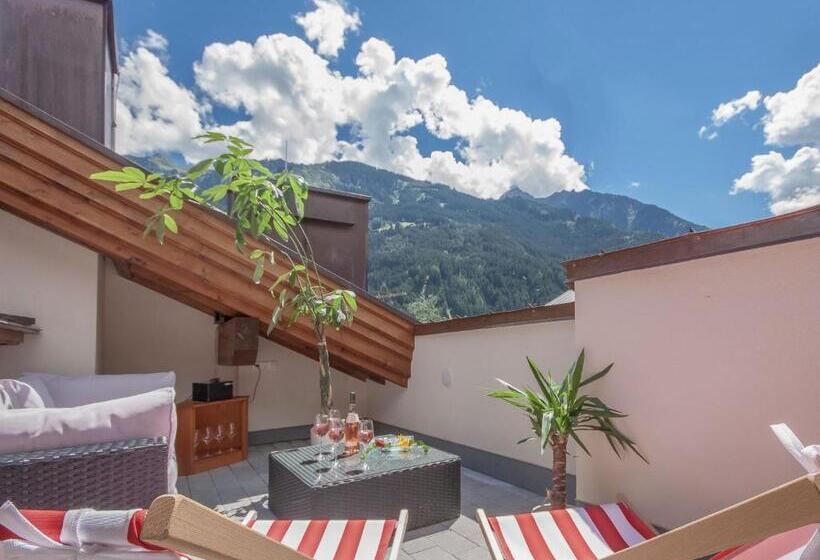 1 Bedroom Penthouse Apartment, Apart Central – Premium Mountain&garden