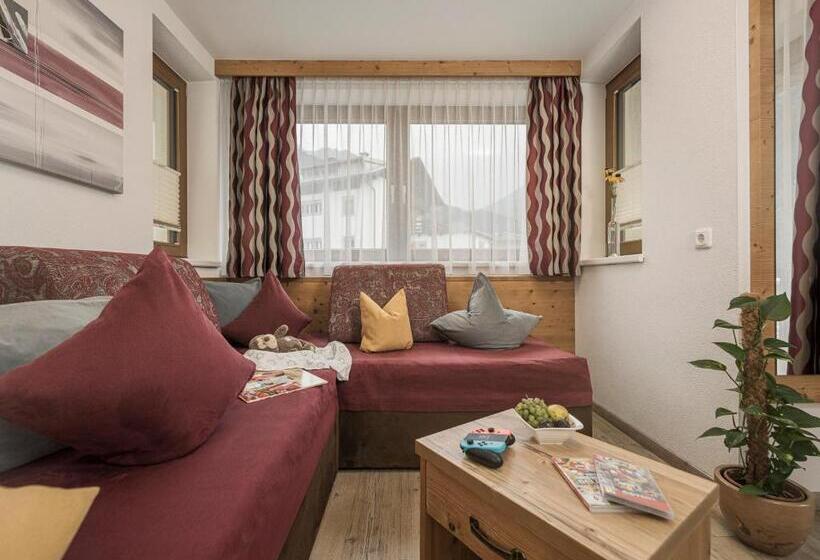 Superior Lejlighed 2 Soveværelser, Apart Central – Premium Mountain&garden