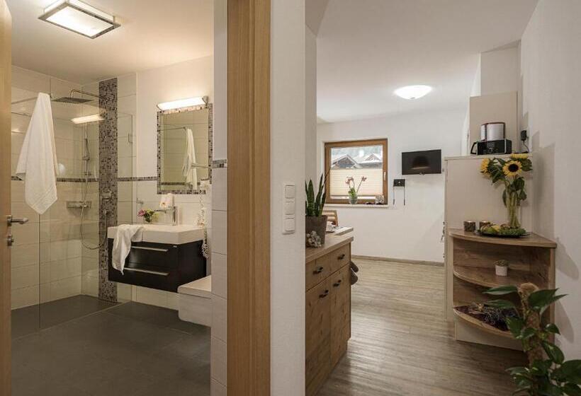 Superior Lejlighed 2 Soveværelser, Apart Central – Premium Mountain&garden