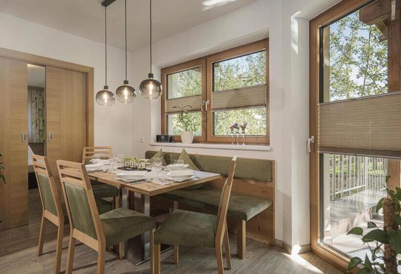 Lejlighed 3 Soveværelser, Apart Central – Premium Mountain&garden