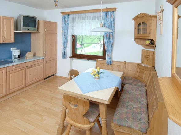 شقة غرفتين نوم مزودة بشُرفة, Bauernhof Serner