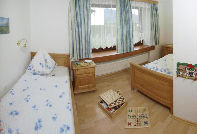 شقة غرفتين نوم مزودة بتراس, Bauernhof Serner