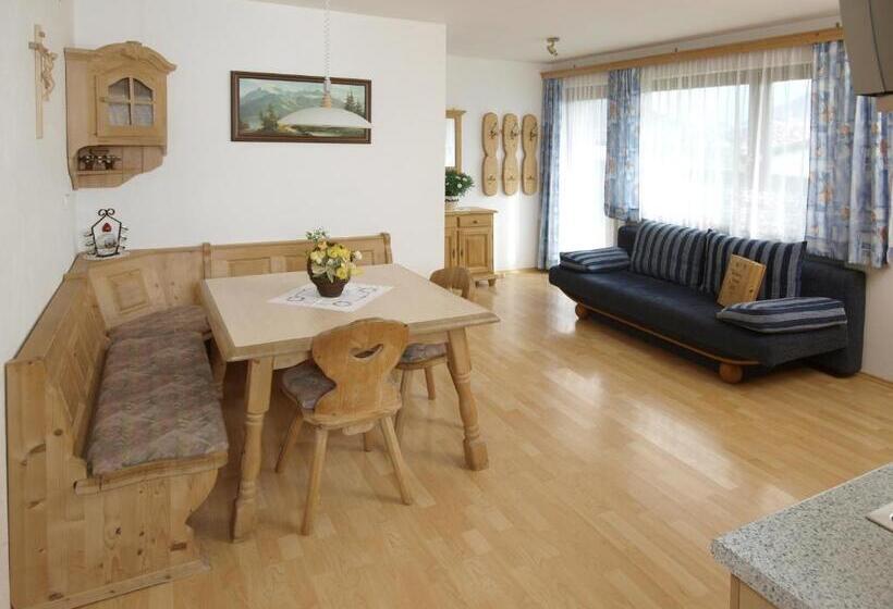 شقة غرفتين نوم مزودة بتراس, Bauernhof Serner