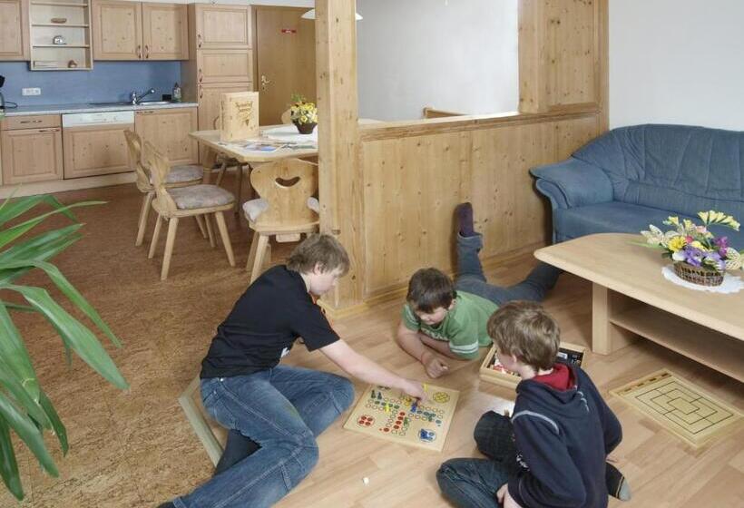 شقة 4 غرف, Bauernhof Serner