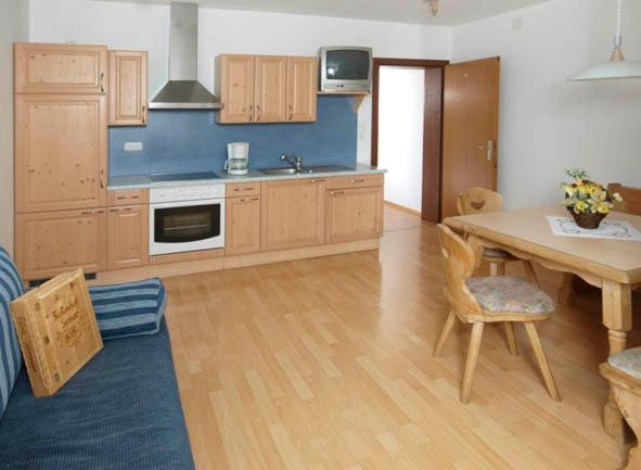 شقة غرفتين نوم مزودة بشُرفة, Bauernhof Serner