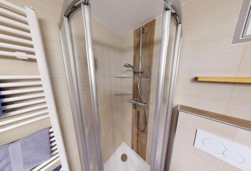 غرفة قياسية مزوَّدة بشُرفة, Berghotel Presslauer