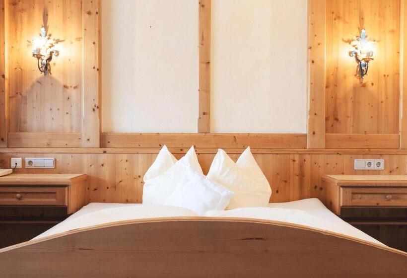 سوییت جونیور با بالکن, Bergidyll & Hotel Trofana