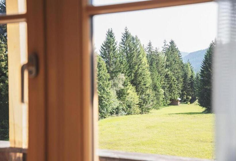 سوییت جونیور با بالکن, Bergidyll & Hotel Trofana