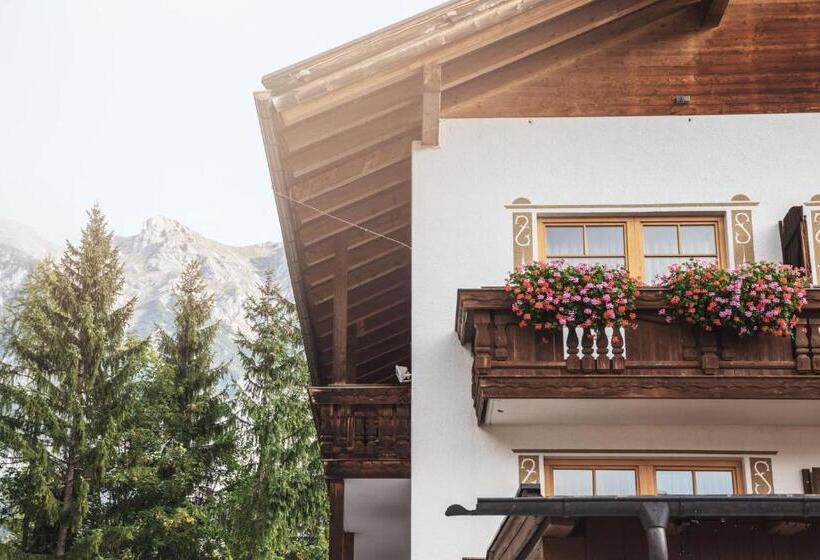 اتاق استاندارد یک تخته با بالکن, Bergidyll & Hotel Trofana