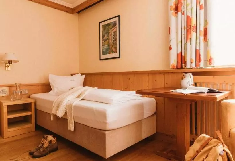 Standard Yhden Hengen Huone, Gartenhotel Linde 4 Sterne Superior