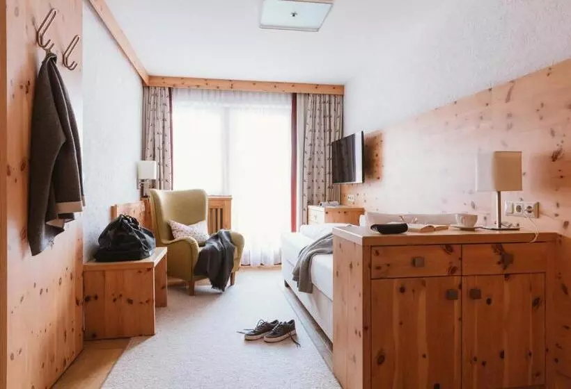 Standard Yhden Hengen Huone, Gartenhotel Linde 4 Sterne Superior
