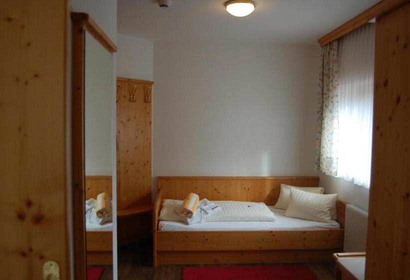 스탠다드 트리플 룸, Brunnwirt