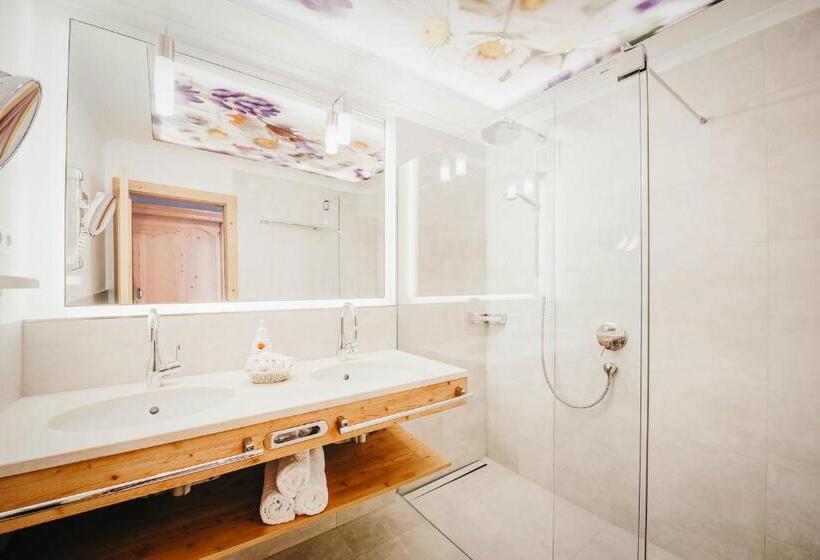 اتاق لوکس خانوادگی, Forster's Naturresort