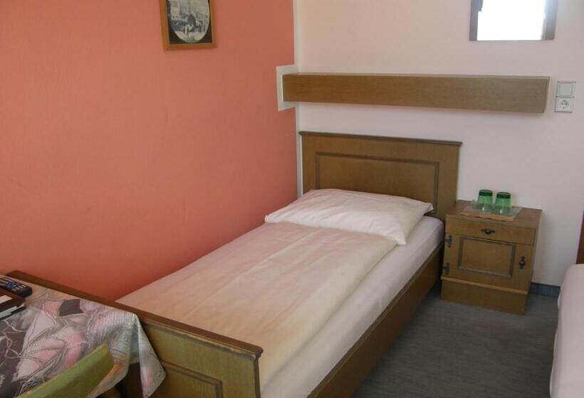 标准单人间, Hubertus