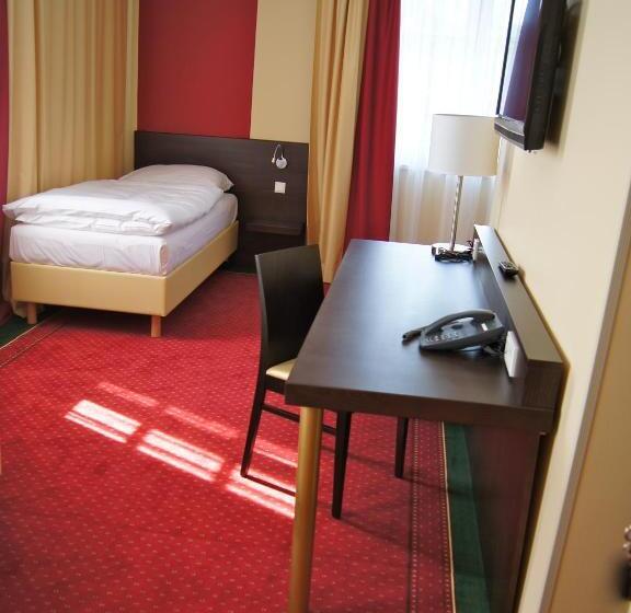 חדר סטנדרט יחיד, Karl Wirt