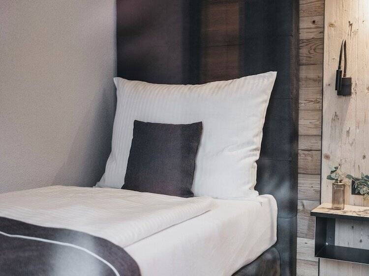 חדר סטנדרט יחיד, Vaya Pfunds