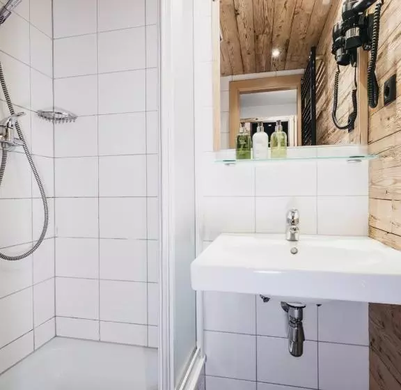 Standard Yhden Hengen Huone, Vaya Pfunds