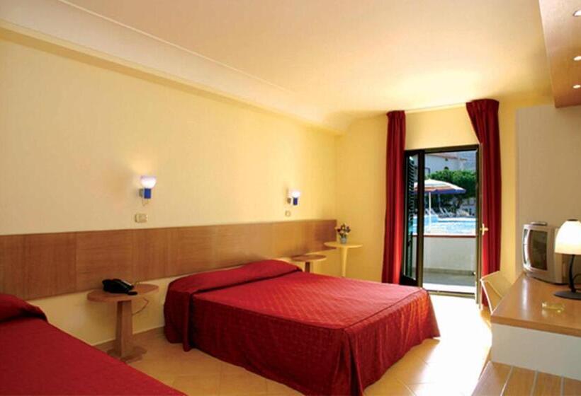 غرفة سوبيريور ثلاثية, D'amato