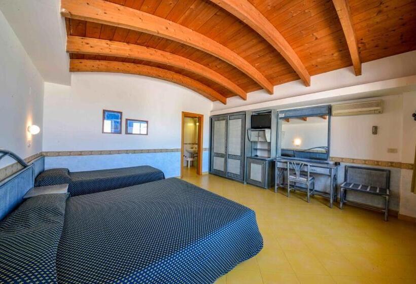 غرفة سوبيريور ثلاثية, D'amato