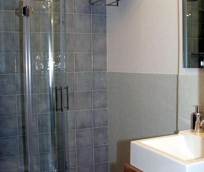 חדר משפחתי, Dante