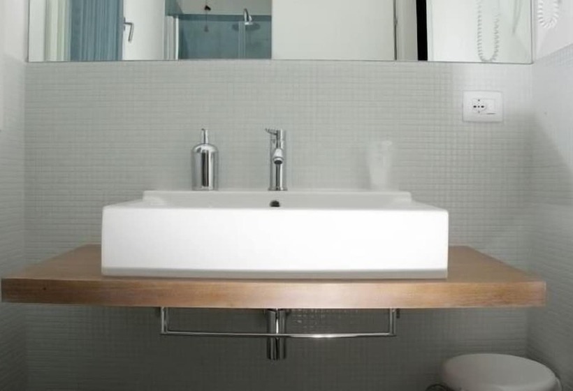 חדר משפחתי, Dante