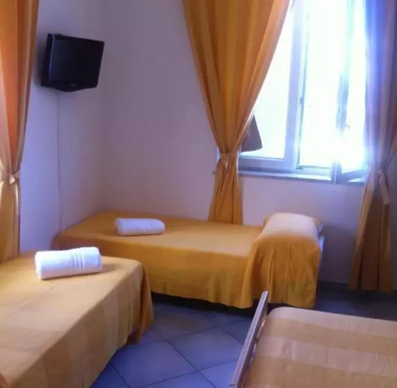 スタンダードスタジオ, Excelsior Mare Suite