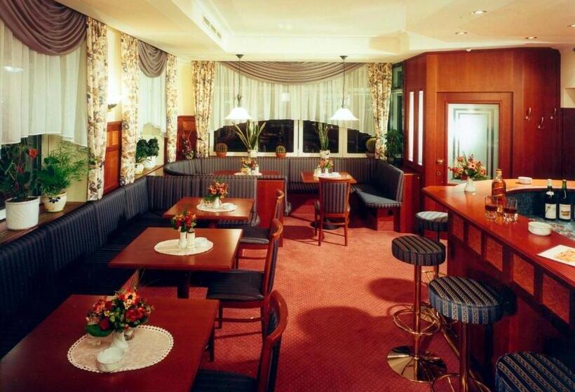 חדר סטנדרט, Hallerhof