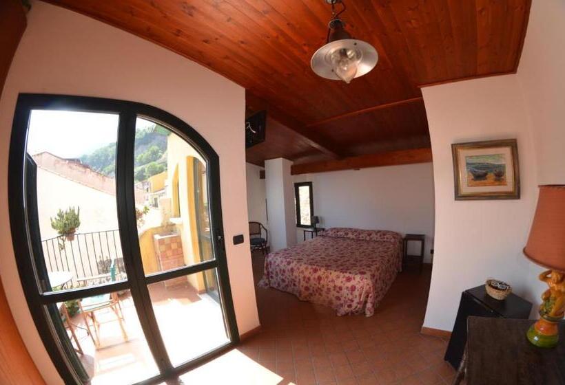 اتاق سوپریور با چشم‌انداز دریا, Le Piccole Grotte