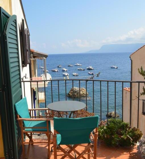 اتاق سوپریور با چشم‌انداز دریا, Le Piccole Grotte