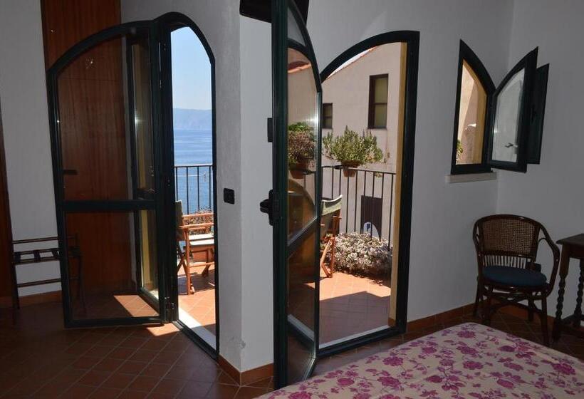 اتاق سوپریور با چشم‌انداز دریا, Le Piccole Grotte