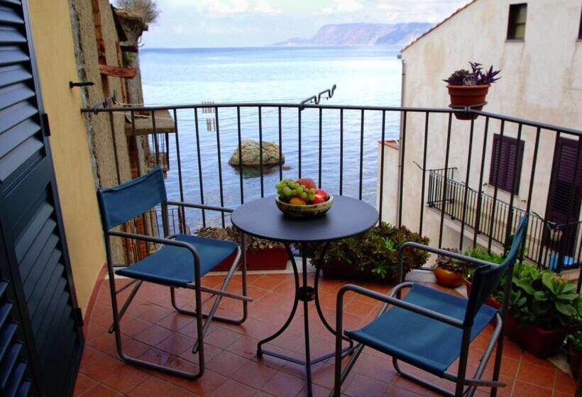 اتاق سوپریور با چشم‌انداز دریا, Le Piccole Grotte