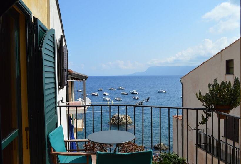 اتاق سوپریور با چشم‌انداز دریا, Le Piccole Grotte