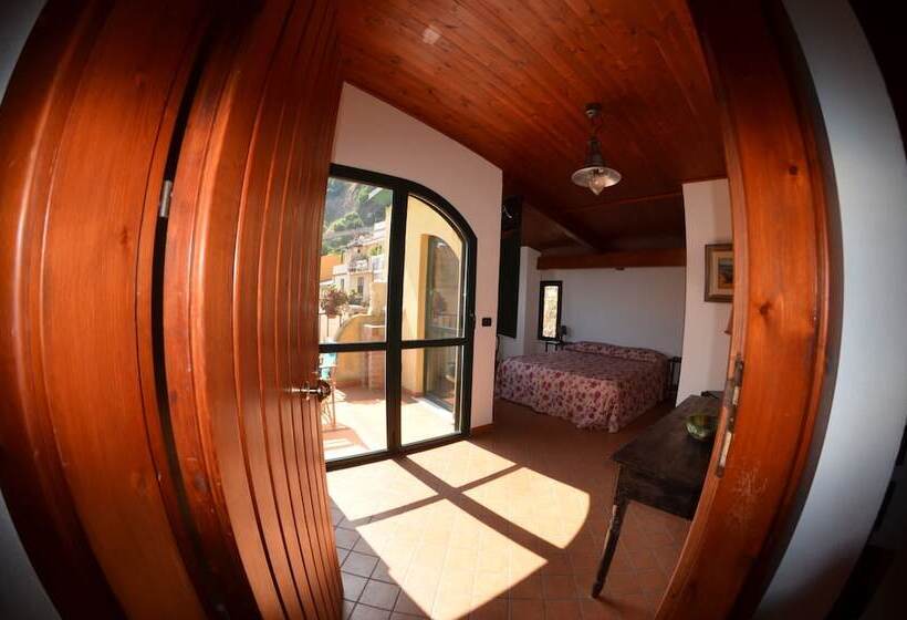 اتاق سوپریور با چشم‌انداز دریا, Le Piccole Grotte