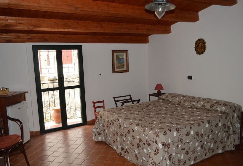 اتاق استاندارد سه نفره, Le Piccole Grotte