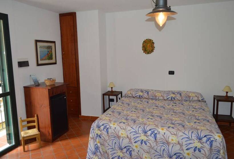 اتاق استاندارد سه نفره, Le Piccole Grotte